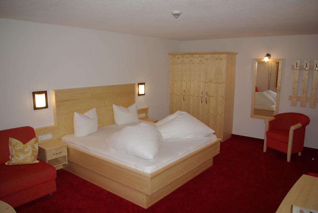 Alpenhof Pension-Garni Nauders Exterior photo